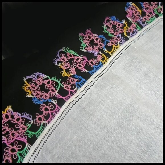 TWO Vintage 40s Handkerchief,  Tatted Linen Hankies, SERIOUS Tatting – Hanky - Picture 6 of 16